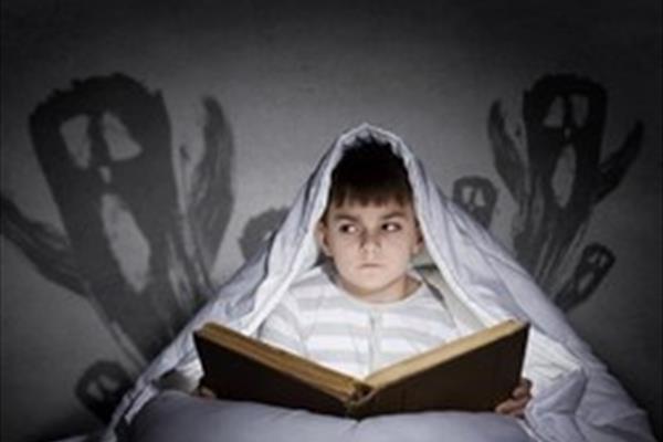 داستان‌های وحشتناک برای کودکمان بخوانیم یا نخوانیم ؟ !