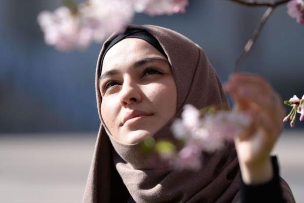 جنگ با «حجاب» دغدغه شماست، زن ایرانی را به حال خودش بگذارید