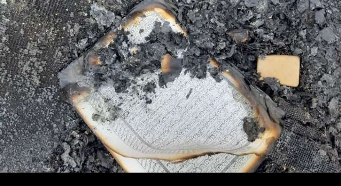 اغتشاشگران حرمت کتاب خدا را هم شکستند/ آتش زدن قرآن‌ها در شهر قدس و کازرون + تصاویر