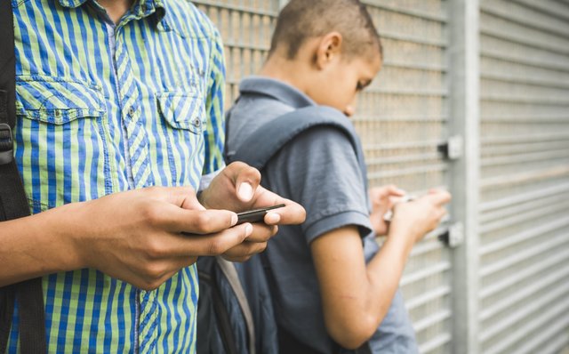 تاثیر اینترنت و فضای مجازی در بلوغ زودرس کودکان