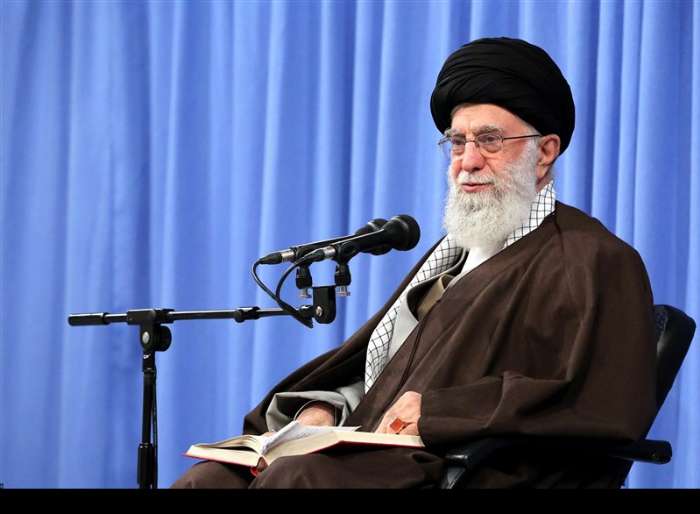 امام خامنه‌ای: در ماجرای بیعت همافران با امام، رژیم طاغوت از جایی ضربه خورد که انتظار آن را نداشت؛ این برای ما یک درس است