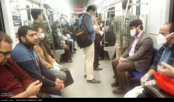 هشدار به روحانی در پی تجمع زیاد مردم در مترو