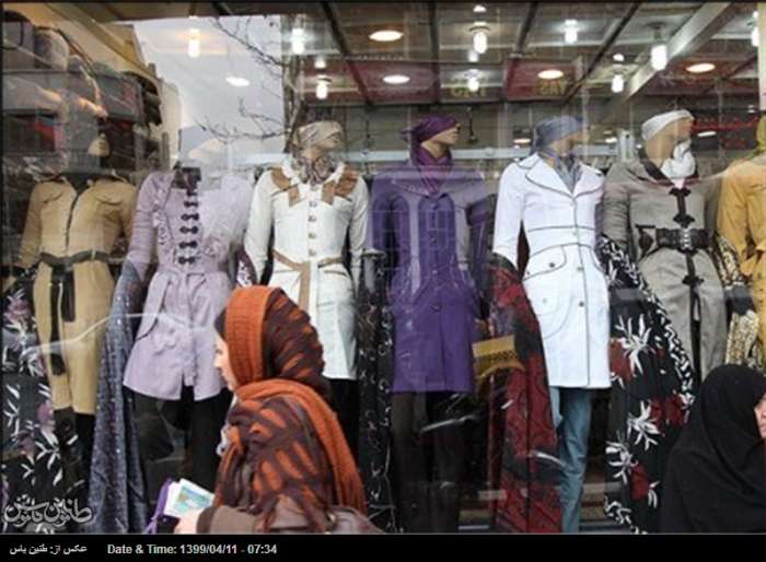 حجاب مسئله ای سیاسی یا اجتماعی!/ ویترین مانتو فروشی ها در خدمت فرهنگ مبتذل غربی