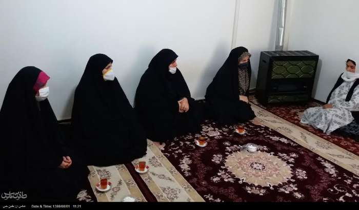 دیدار جمعی از بانوان بسیجی شهرستان اسالم با  مادر شهید تازه تفحص شده 