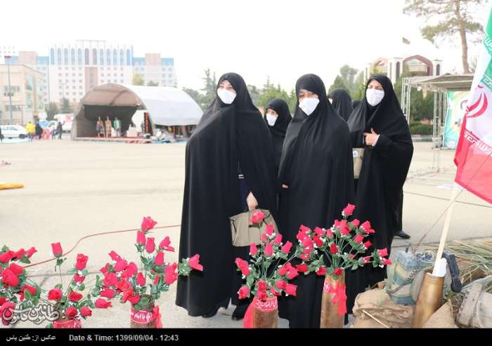 مسئول بسیج جامعه زنان کشور از نمایشگاه هفته بسیج سپاه تهران بزرگ بازدید کرد + تصویر