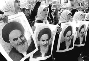 نقش زنان در پیروزی انقلاب اسلامی ایران و تحول جایگاه زن در کلام امام خمینی (ره)