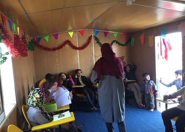 برگزاری کلاسهای کمک درسی برای کودکان کار توسط دختران جهادی