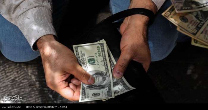 طالبان، دلار را حذف کرد