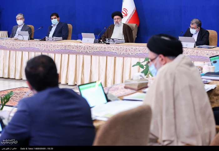 کیهان: دولت رئیسی بدون مذاکره هم موفق است!