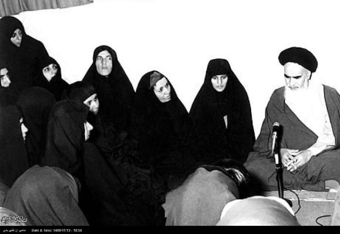 بررسی اندیشه های متفکران انقلاب اسلامی به جایگاه زن
