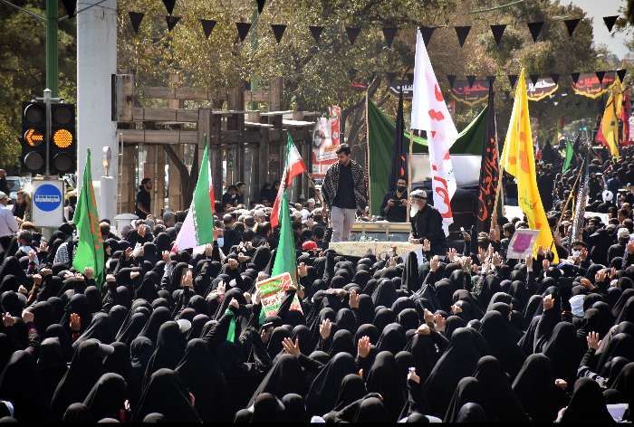 ایستادگی زنان در غبار فتنه مقابل ضد انقلاب/ یوم الله دیگری با حضور محوری زنان رقم خورد