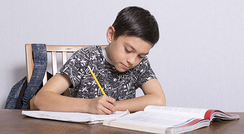 چرا فرزندمان به انجام تکالیف مدرسه رغبت یا تمرکز ندارد