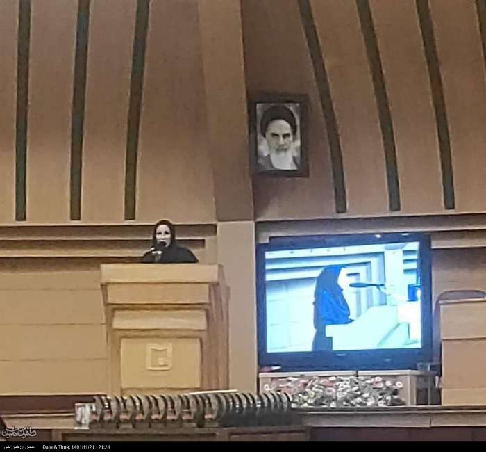انقلاب اسلامی هویت جدیدی به زنان ایرانی بخشید