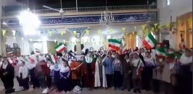 همخوانی سرود «سلام فرمانده» توسط دانش‌آموزان گرگانی