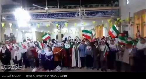 همخوانی سرود «سلام فرمانده» توسط دانش‌آموزان گرگانی