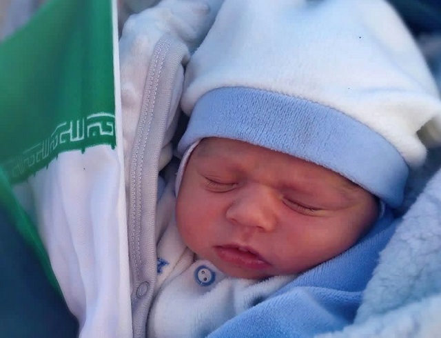 کوچک ترین سرباز سیدعلی در جشن بزرگ 22 بهمن هادیشهر
