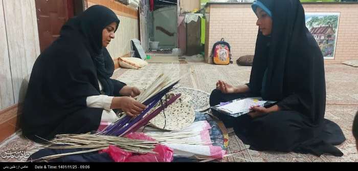 بانوی کارآفرین بوشهری: مردم سوغاتی ها را از صنابع دستی و سنتی تهیه کنند/ زحمت تولید برای ما و سود برای دلالان، واقعیت تلخ کارآفرینی است