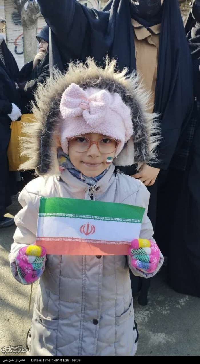 تصاویری زیبا از کودکان همدانی با پرچم ایران