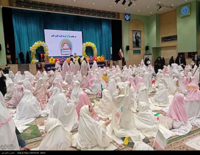 لباس زیبای تکلیف الهی بر تن 313 دانش آموز گرگانی/جشن تکلیف 313 دانش آموز دختر در گرگان برگزار شد