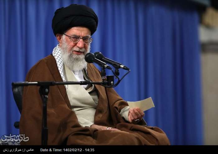 امام خامنه‌ای: چرا در آموزش و پرورش بی‌ثباتی مدیریت وجود دارد؟/ دانش‌آموز باید به ایرانی بودن خود افتخار کند