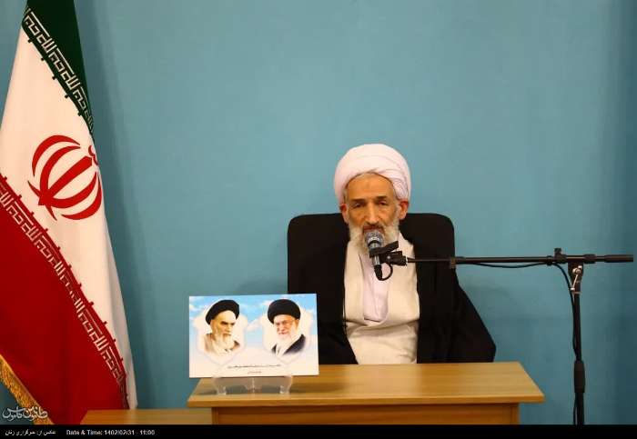 حضرت معصومه (س) سرآمد همه امامزادگان / بانوی کرامت بهترین الگو برای دختران