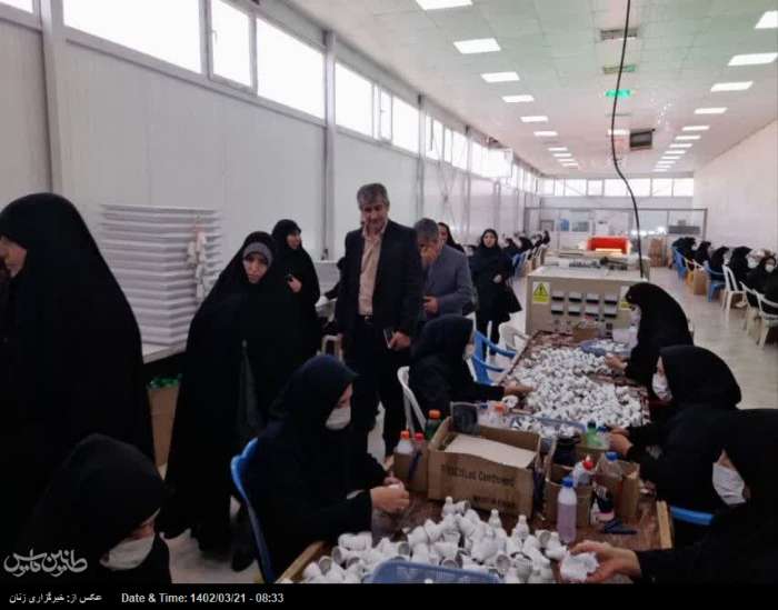 بازدید مدیرکل دفتر امور بانوان و خانواده وزارت کشور از کارخانه لامپ کم مصرف فروزش صبا شهر