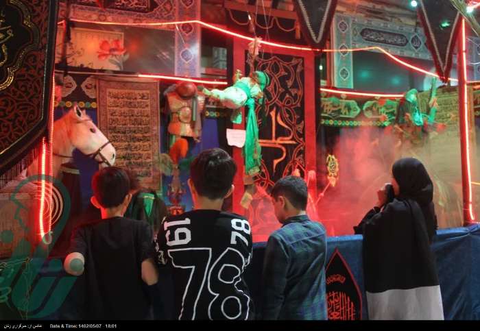 عاشورا جلوهگاه عشق و ارادت ناب کودکان به امام حسین(ع) / قرن هاست که مکتب عاشورا، سلحشور پروری می کند!