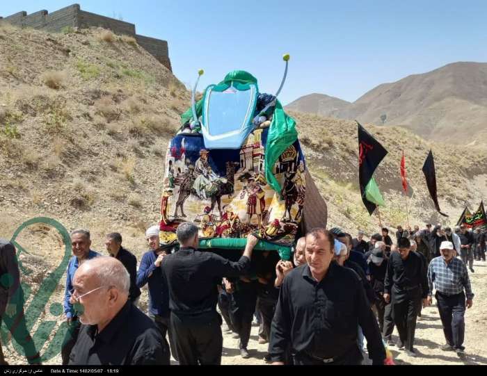 سنتی به قدمت 800 سال / نخل گردانی عزاداران حسینی از شهر کیلان  به سمت روستای زیارت