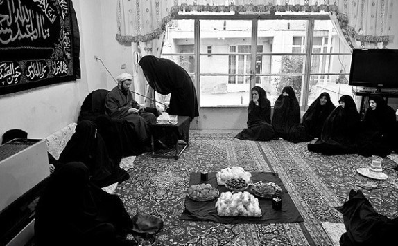 مجالس روضه محملی برای صله رحم با اقوام و آشنایان/آثار تربیتی روضه های خانگی بر کودکان/اثرات معنوی روضه های خانگی برای صاحب خانه