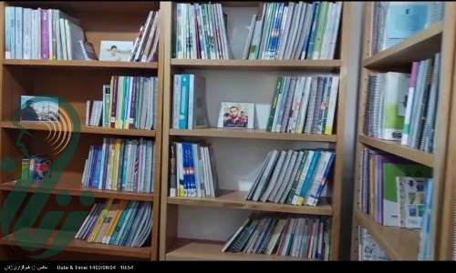 کتابخانه ای که به همت جمعیت دانشجویی امام حسن(ع)در حاشیه شهر یزد برپا شد