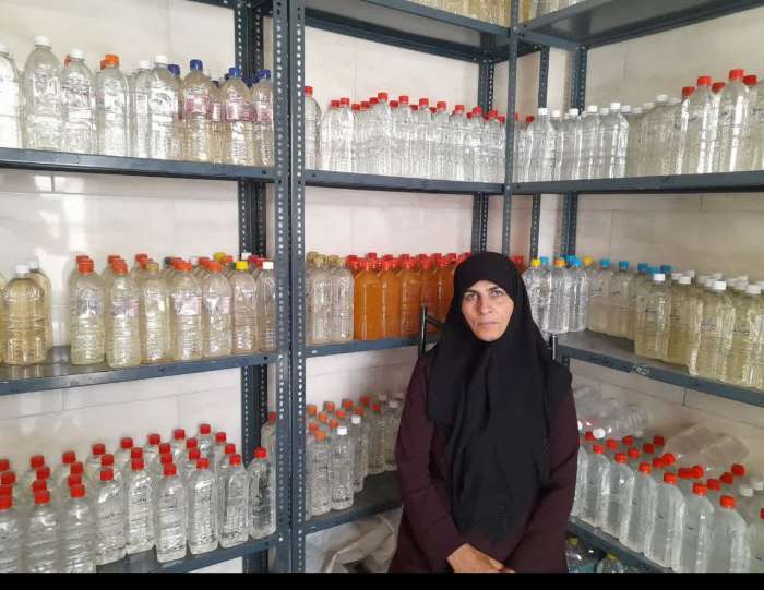 عرق گیری بیش از ۴ هزار لیتر گیاه نعنا در روستای سیمین بخش مرکزی شهرستان بهار توسط بانوانان کارافرین