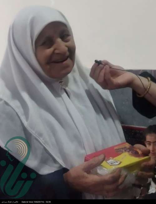 وقتی مادر ۸۰ ساله ی کردستانی به احترام قرآن، خرما نذری می دهد
