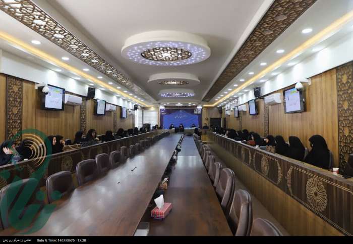 مراسم تجلیل از برگزارکنندگان اجلاسیه بانوان شهیده لرستان+تصاویر