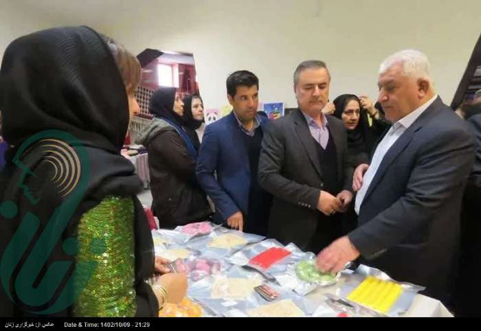 نمایشگاه تولیدات طرح های اشتغالزایی بانوان مددجوی کمیته امداد امام خمینی (ره) در مهاباد برپا شد