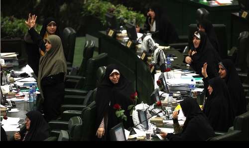 انقلاب اسلامی حضور زنان در جامعه را پررنگ کرد