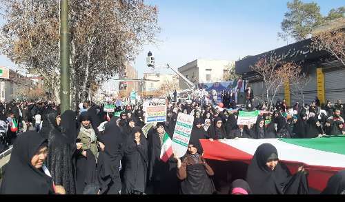 حضور پرشور زنان و دختران سمنانی در راهپیمایی ۲۲ بهمن