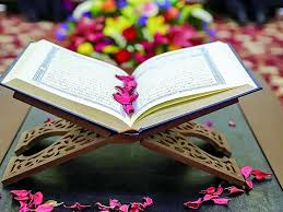 حافظ قرآن باید سعی کند عامل به قرآن باشد