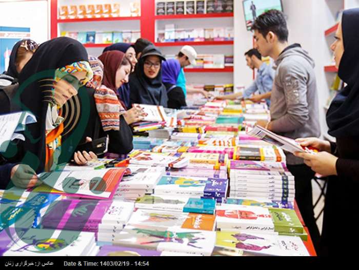 متروی تهران با شعار «بخوانیم و بسازیم» به استقبال نمایشگاه کتاب رفت