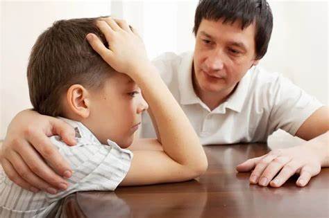 جملات اشتباه والدین که فرزندان را در آینده نیازمند روانشناس می‌کند
