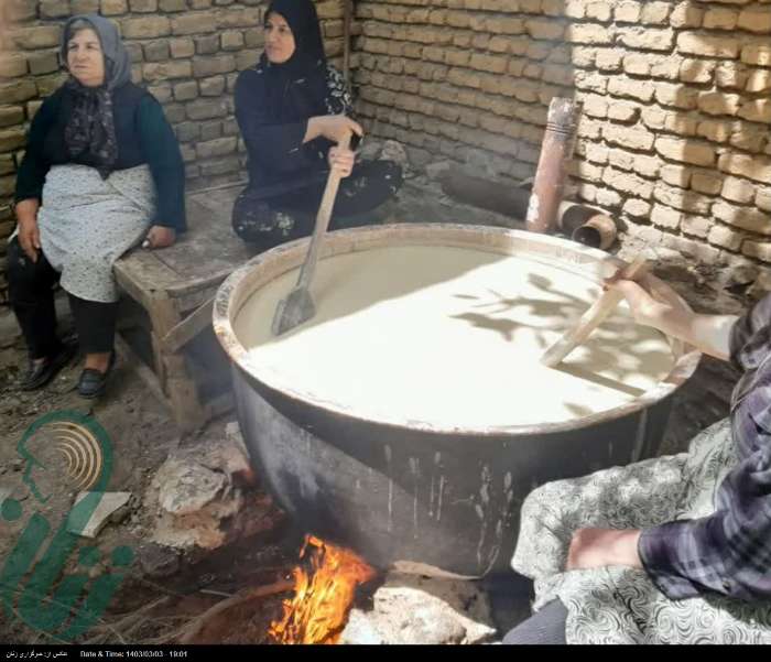 پخت سمنو به مناسبت سالروز فتح خرمشهر در روستای ابرو همدان