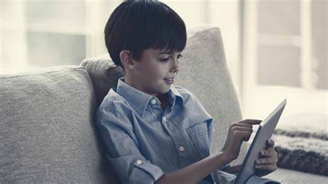 کودکان بی‌دفاع در معرکه اینترنت؛ چه باید کرد؟