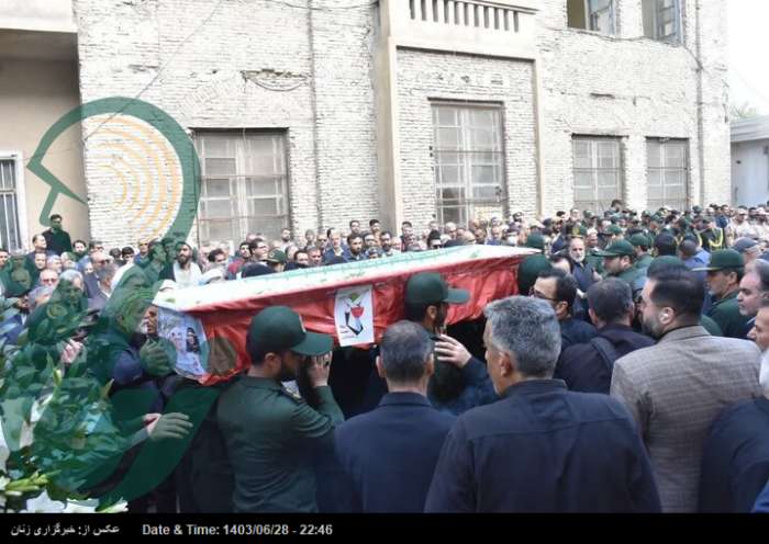 شهید خرازی مادر قهرمان پرورش را در آغوش کشید/ کام فرزندانمان را با مرگ بر اسرائيل بالا اوردیم