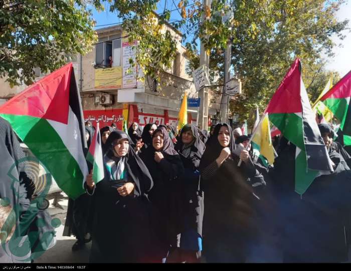 بانوان بسیجی لرستان در نماز عبادی سیاسی جمعه شرکت نمودند