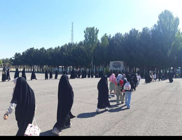 دختران الگوی راستین خانواده های مذهبی هستند