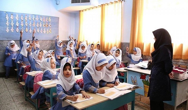 زنان معلم، آینده‌سازان جامعه را تربیت می‌کنند