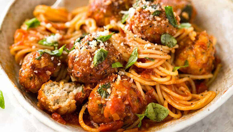 طرز تهیه اسپاگتی میت‌بال با سس مخصوص