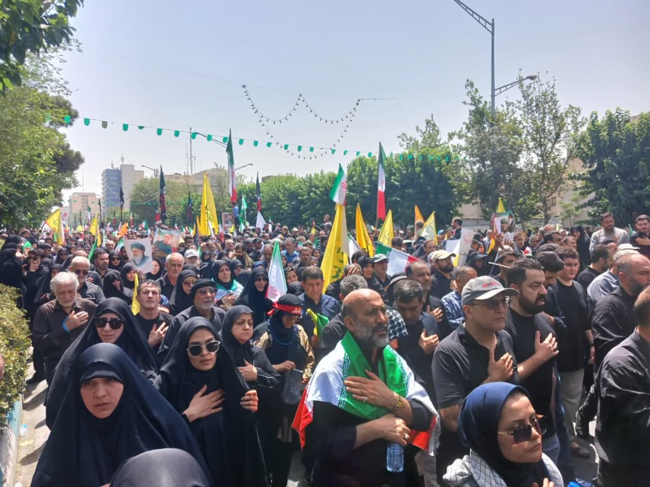 مردم انقلابی تهران در وداعی باشکوه با شهدا؛ کاروان نور از انقلاب تا آزادی
