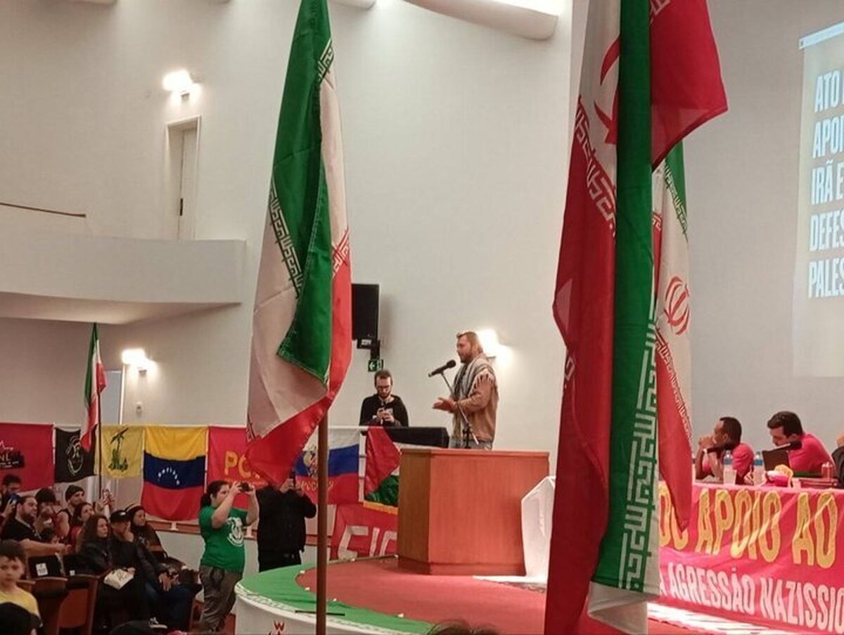 پرچم ۳۰ متری ایران در برزیل به اهتزاز درآمد