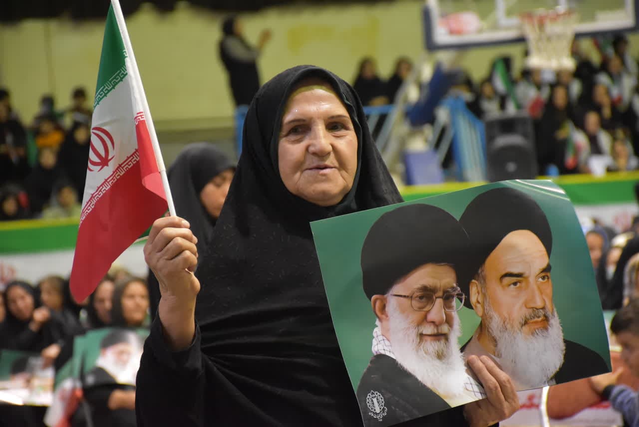 حماسه‌ای زنانه در قلب کردستان؛ نوای زینبیون در سالن آزادی سنندج +عکس