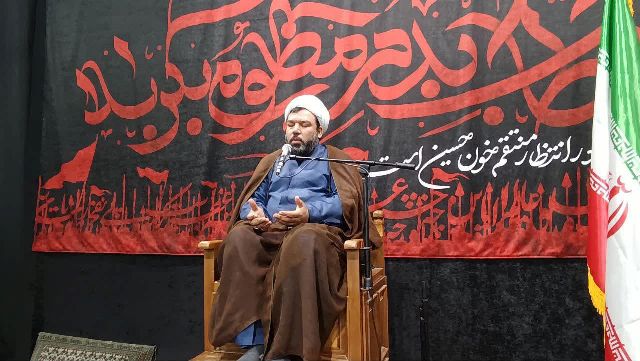 ملت ایران در برابر دشمن ایستاده اند و عزت خود را معامله نخواهند کرد